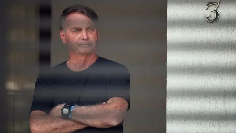 Michelle diz que Bolsonaro sente tontura ao levantar