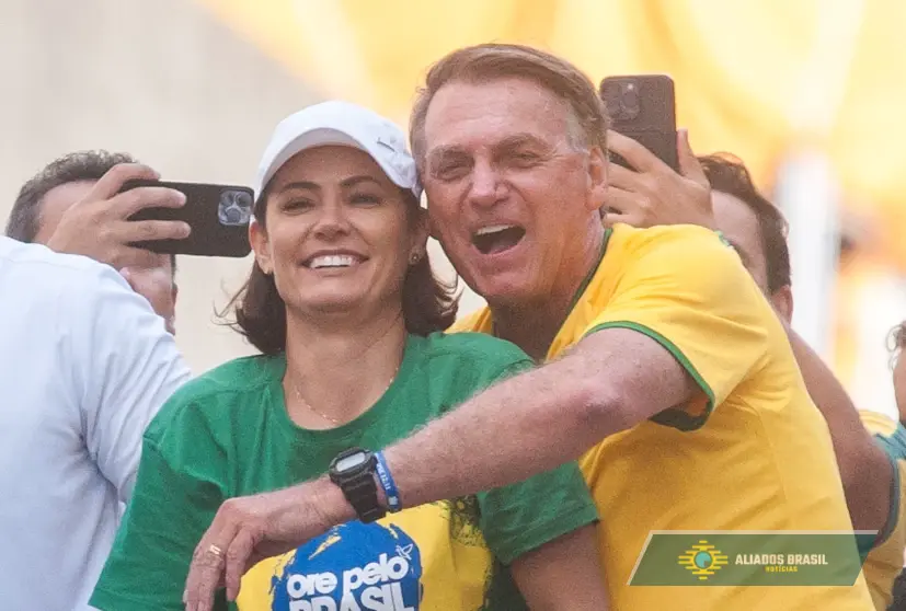 Michelle escreve recado em marmitas para Bolsonaro. Veja