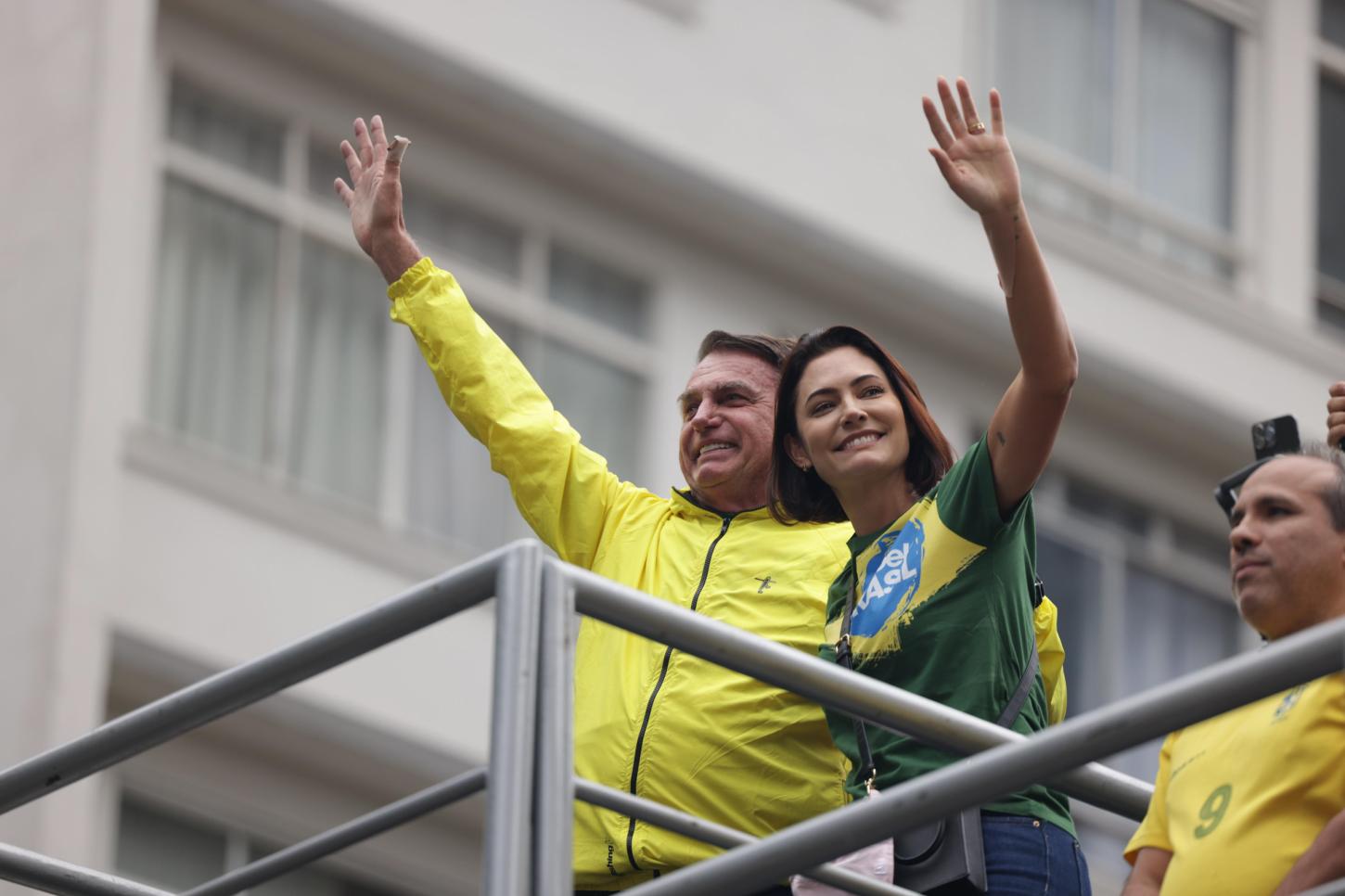 Michelle se manifesta sobre alta e retorno de Bolsonaro à prisão na PF
