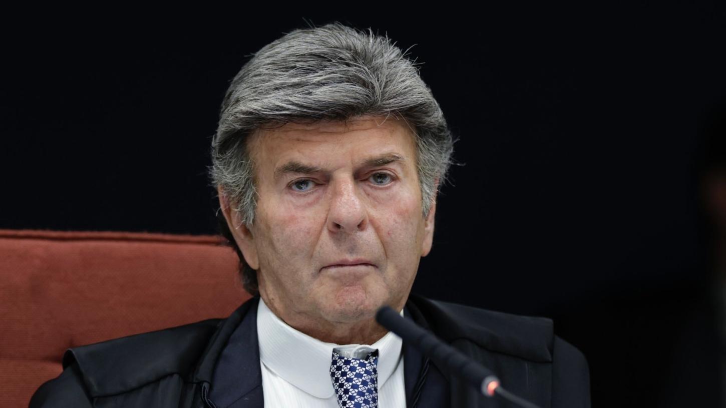 Ministro do STF Luiz Fux é diagnosticado com pneumonia dupla e não vai a abertura do ano no STF
