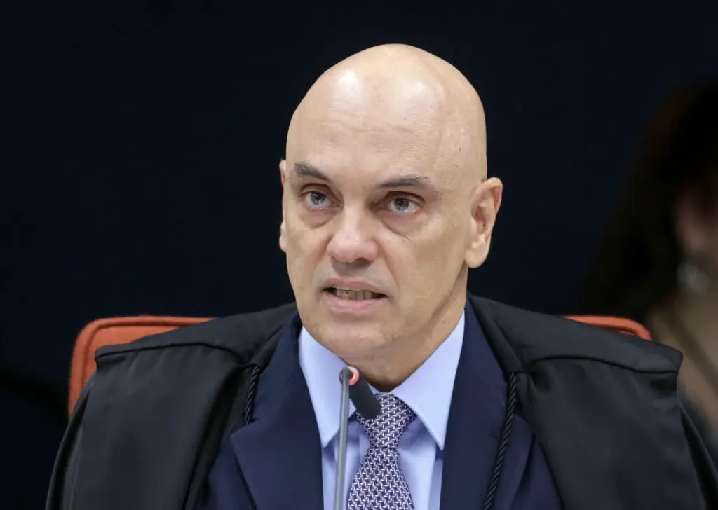 Moraes autoriza ida de médico de Jair Bolsonaro à Papudinha
