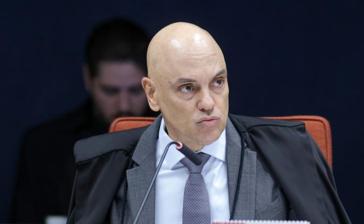 Moraes autoriza instalação de grades de proteção e barras de apoio na cama de Bolsonaro