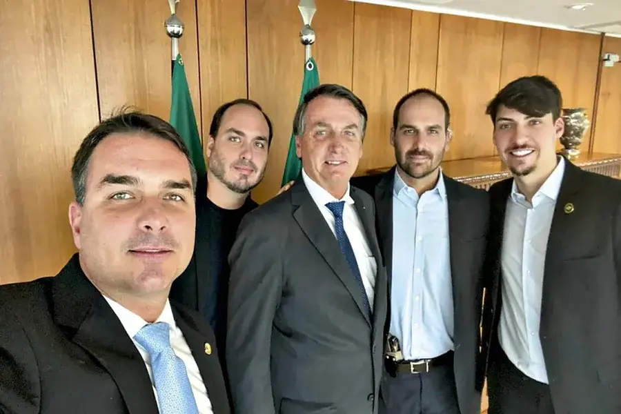 Moraes estabelece dias em que Michele e filhos podem visitar Bolsonaro