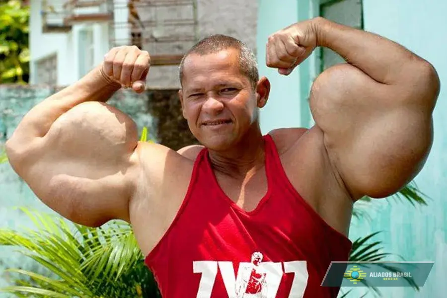 Morre Arlindo Anomalia, conhecido como Popeye Brasileiro, aos 55 anos