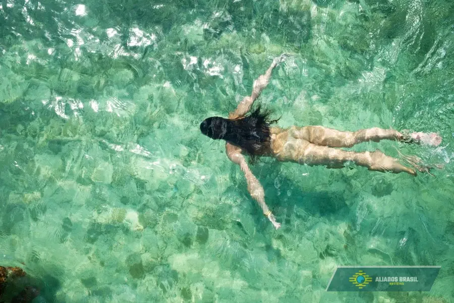 Mulher diz ser uma sereia e acaba presa após ser encontrada nua
