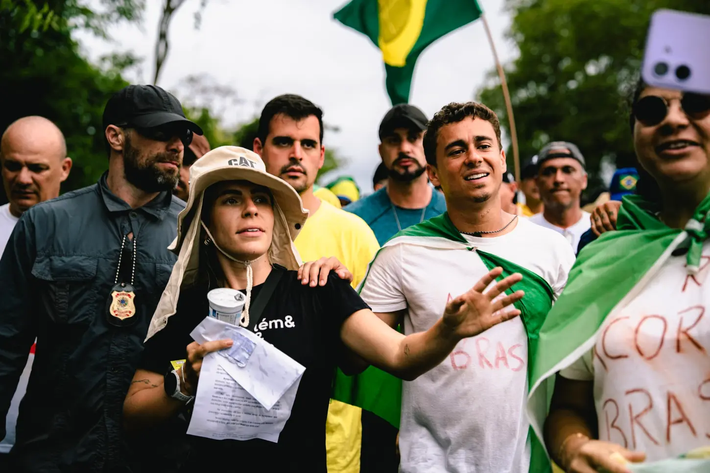 Nikolas Ferreira dedica 151º quilômetro de caminhada a Iraci Nagoshi, presa pelo 8 de janeiro