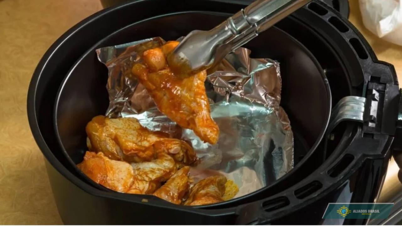 O erro comum que muitos cometem com a air fryer e pode causar incêndios