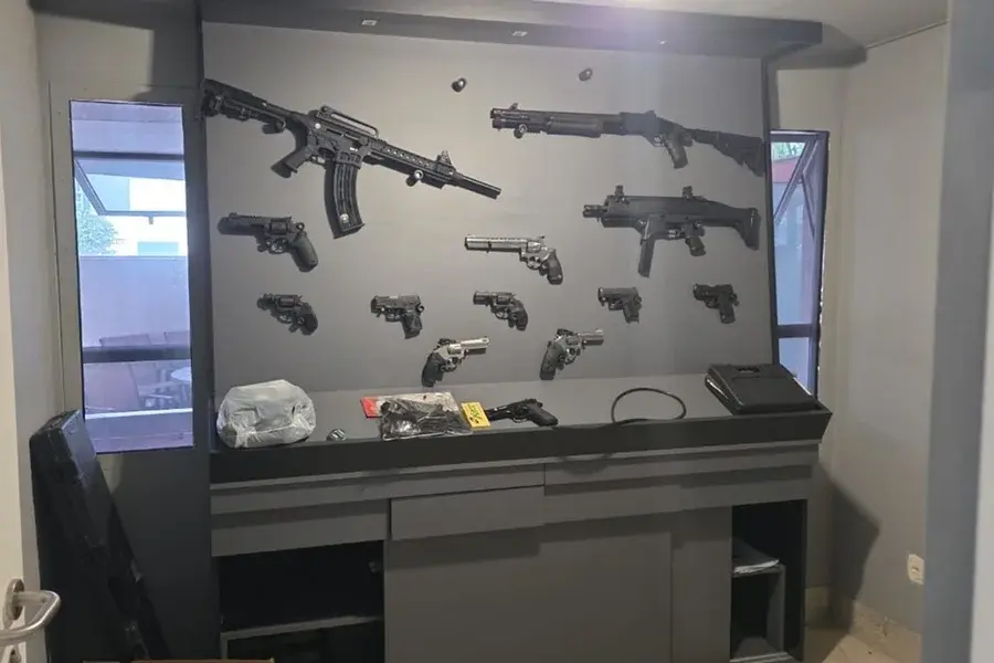 PF apreende arsenal de armas em operação contra o Banco Master