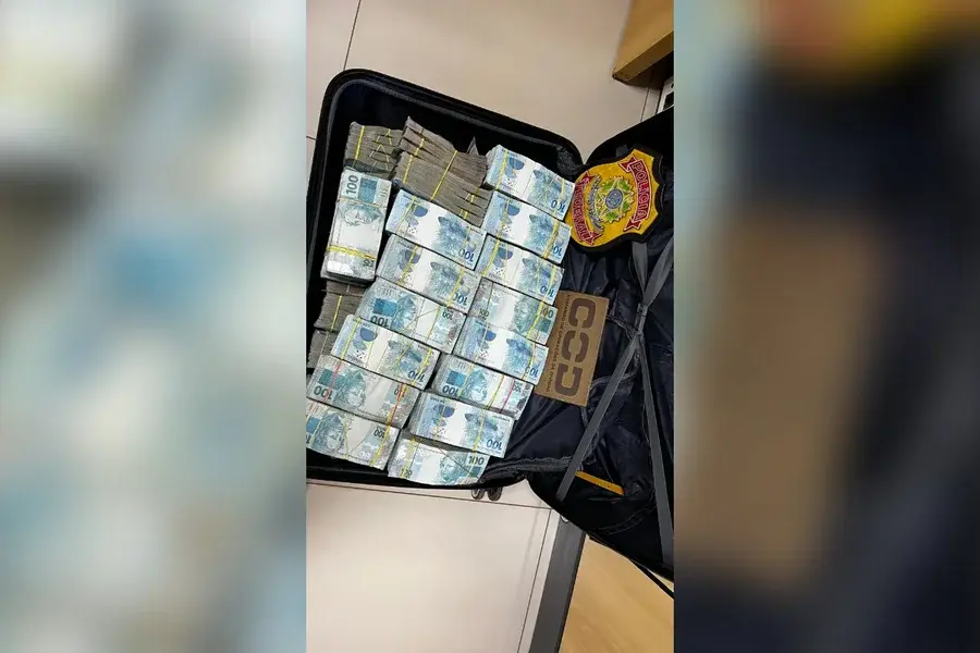 PF apreende mala com R$ 1,7 milhão em espécie com destino a Brasília