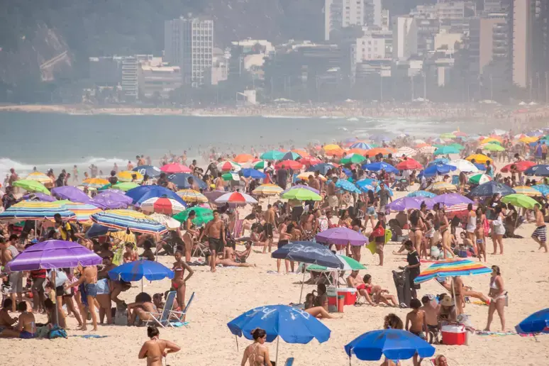 Por que batem palma na praia? Entenda a prática adotada oficialmente por prefeituras 
