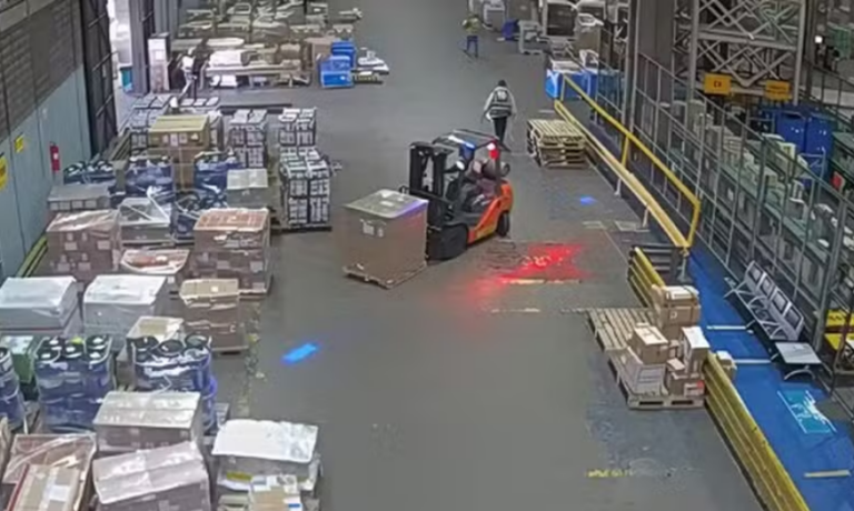 Preso no aeroporto de Guarulhos operador de empilhadeira suspeito de desviar R$ 3 milhões em cargas de celulares