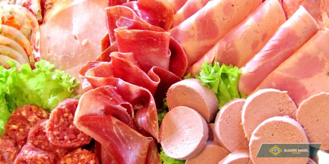 Presunto é tão cancerígeno quanto cigarro; entenda