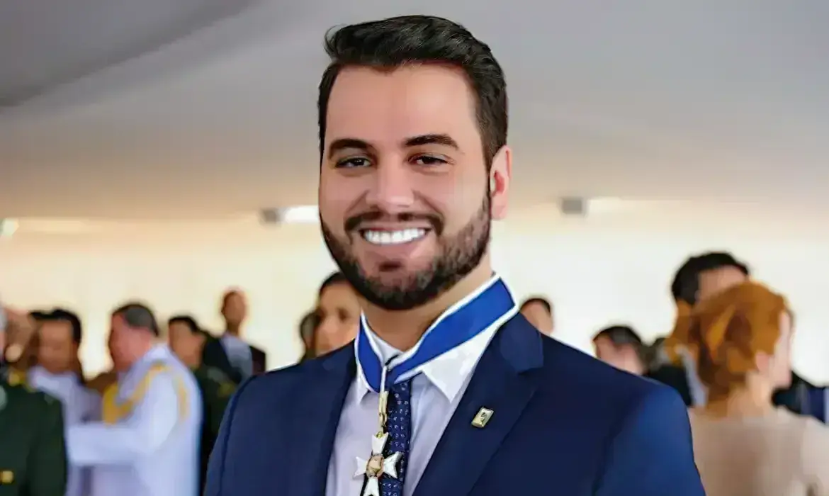 Prisão de Filipe Martins acontece após denúncia enviada ao STF por e-mail