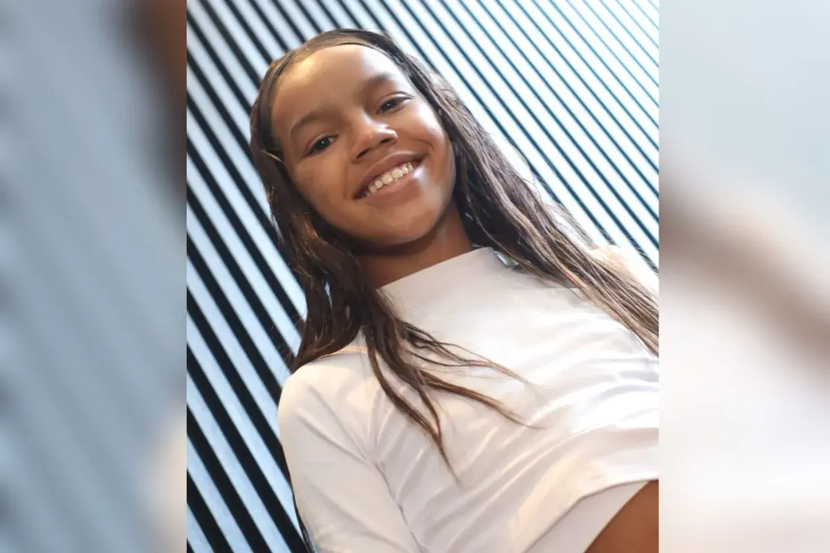 Quem é MC Vitória, menina de 13 anos que é fenômeno do funk consciente. Vídeo