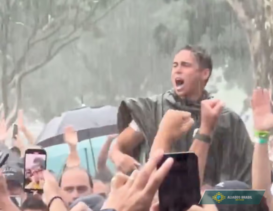 Raio atinge ato de Nikolas em Brasília e deixa feridos