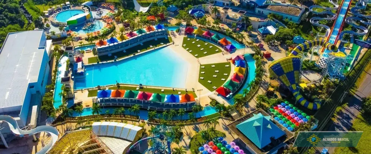 Salva-vidas morre após ser sugado por ralo em famoso parque de SP