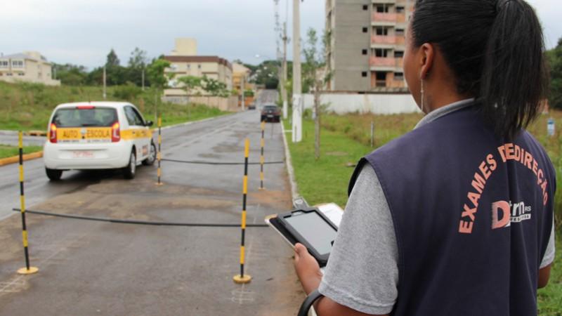 Sem baliza: Detran de SP e mais 3 estados acabam com teste em prova prática para tirar CNH