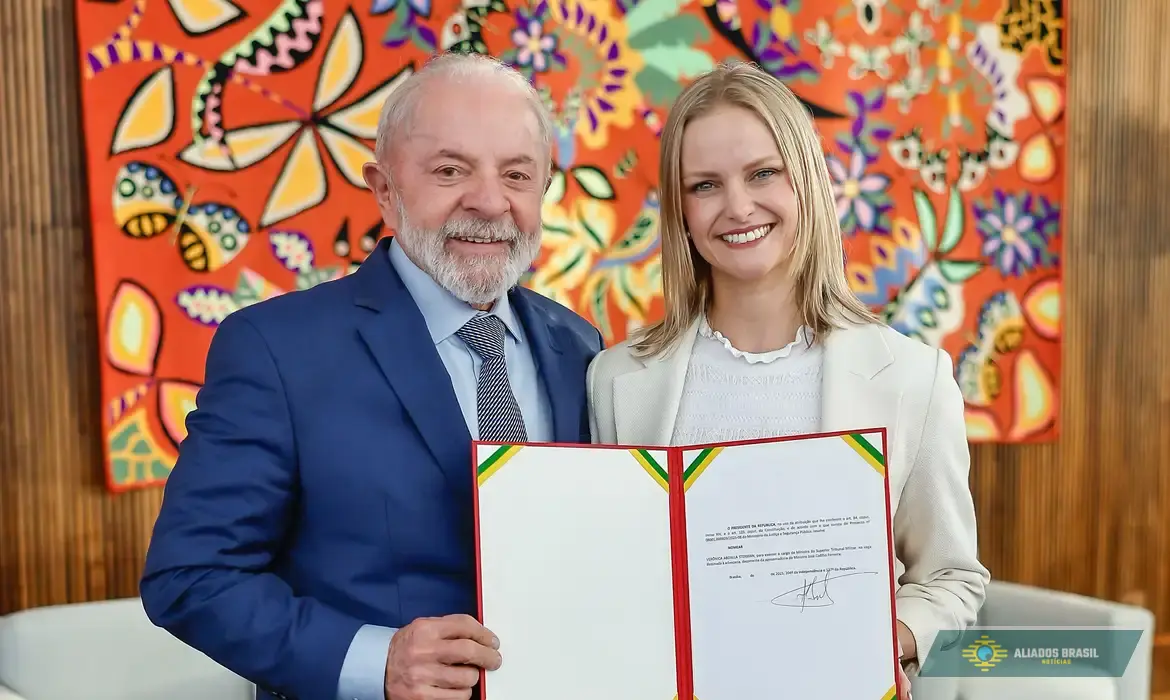 Senador quer ministra do STM explicando R$ 700 mil recebidos de empresa investigada no caso INSS