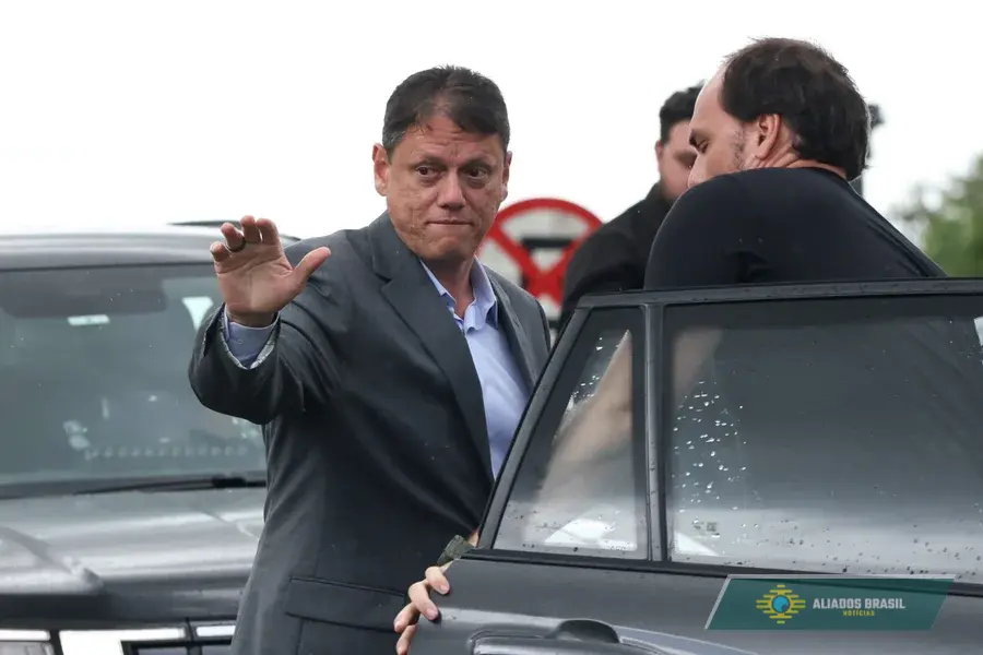 Tarcísio quebra o silêncio após visitar Bolsonaro e fala sobre o futuro
