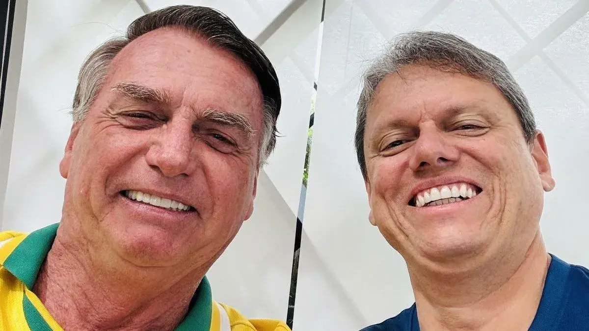 Tarcísio visita Bolsonaro pela primeira vez desde prisão do ex-presidente