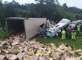 Tentativa de assalto a caminhão termina com seis mortos na BR-116, na Grande Curitiba