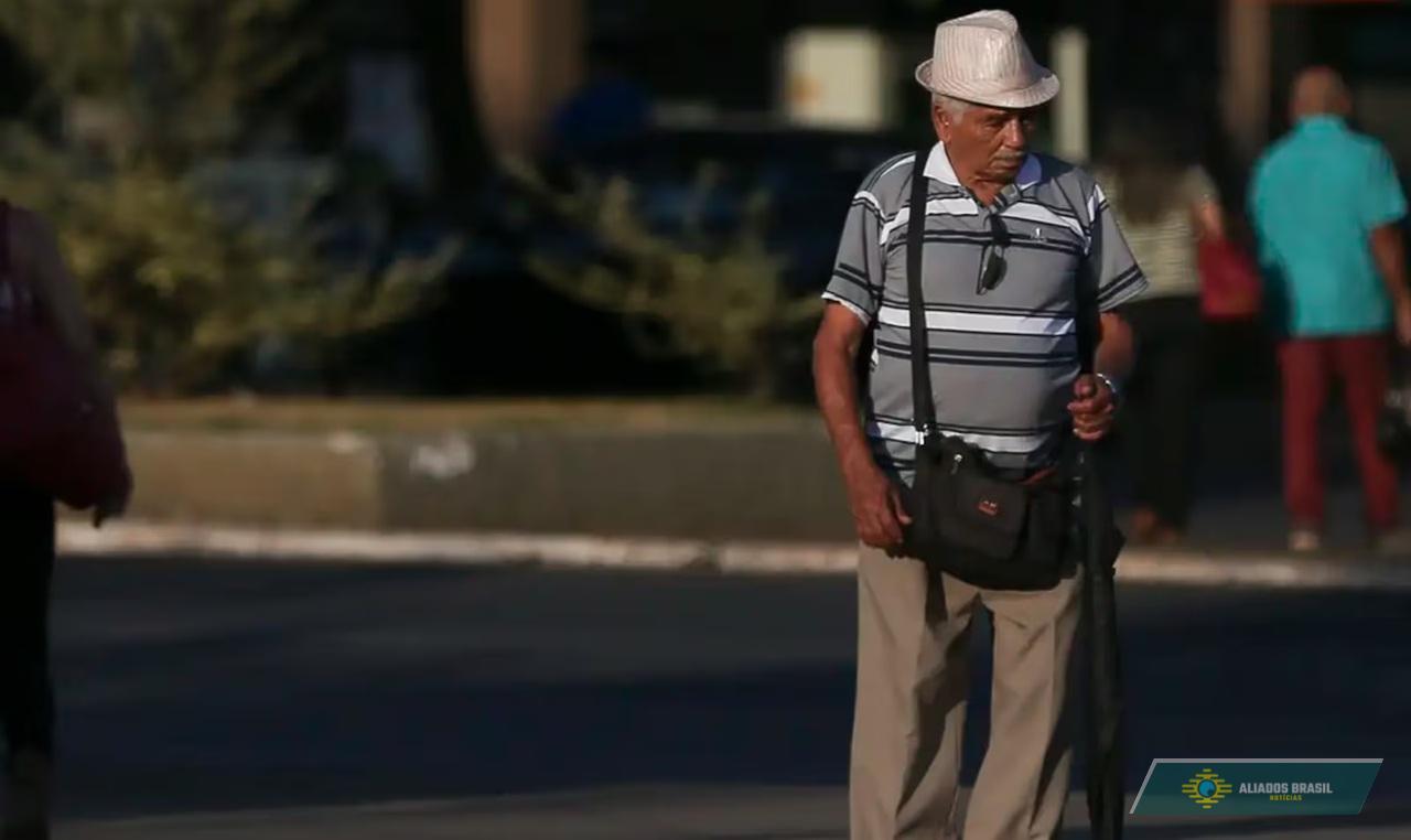 Teto do INSS sobe, e aposentados poderão ganhar até R$ 8.475 por mês