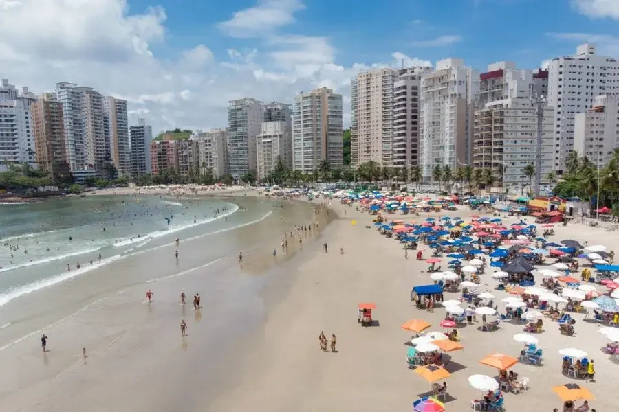 Três banhistas morrem afogados em dia de praias lotadas no litoral sul