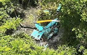 Três pessoas morrem em queda de helicóptero em Guaratiba, Zona Oeste do Rio