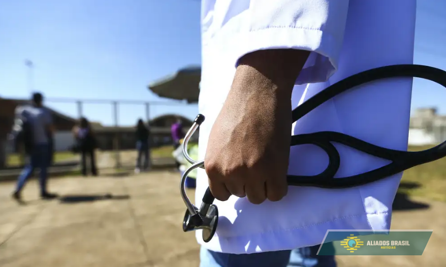 Veja a lista de universidades com cursos de Medicina do Brasil mal avaliados no Enamed