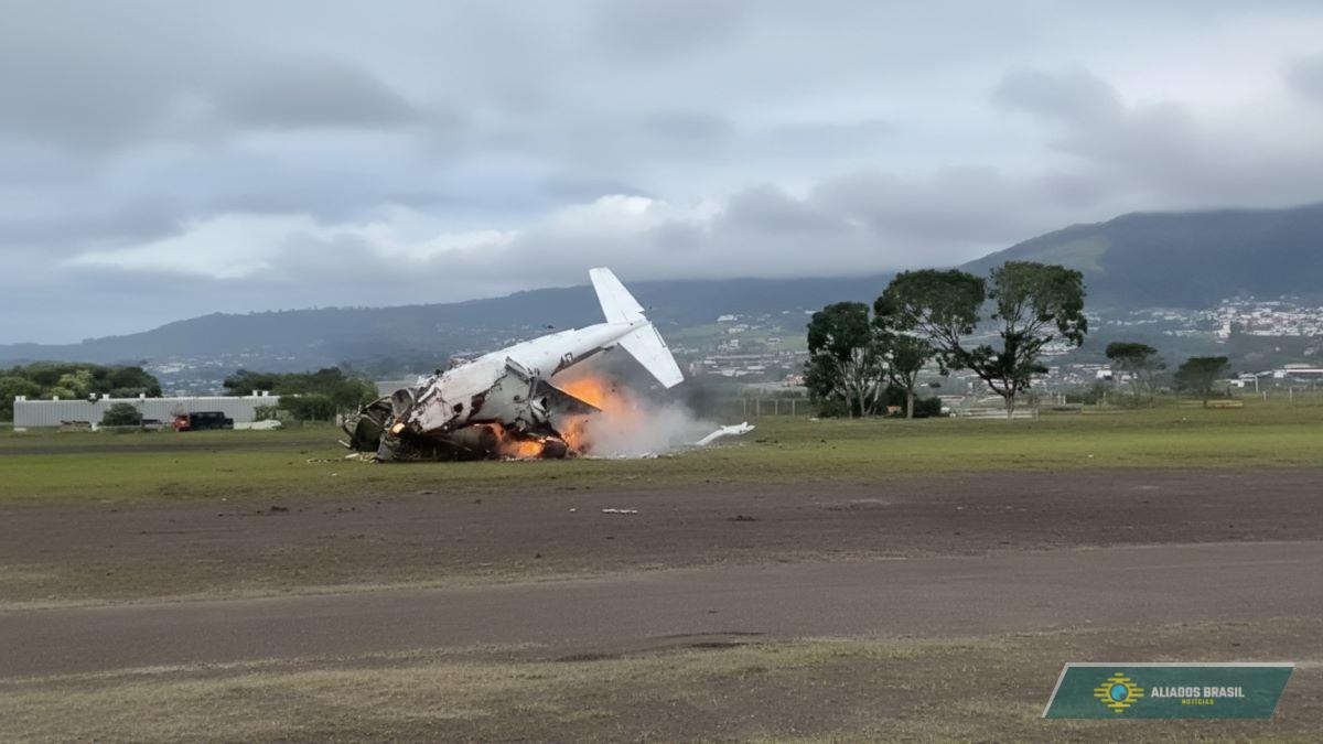 VÍDEO: Veja o momento em que avião com o cantor Yeison Jiménez cai na Colômbia
