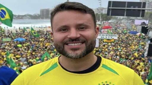 Vereador aciona Ministério Público Eleitoral contra escola de samba por alusões a Lula