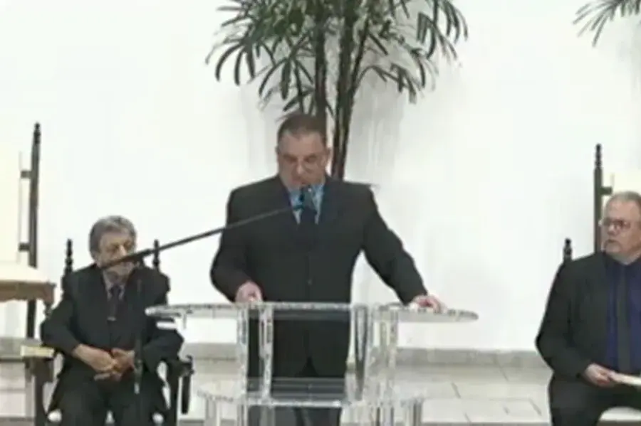 Vídeo de pastor admitindo “surra” no filho de 10 anos viraliza; veja