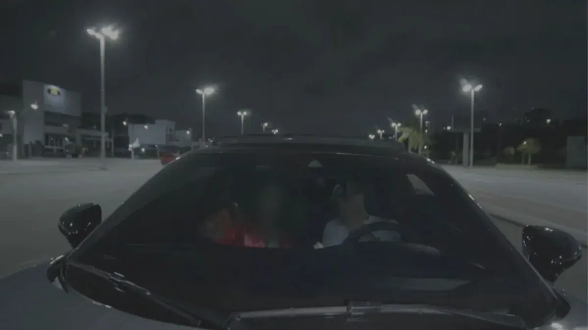 Vídeo mostra MC Tuto olhando celular de mulher no momento de acidente em SP