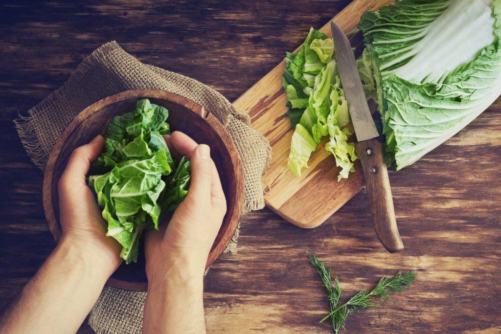 Rica em nutrientes, couve se consolida como aliada da saúde