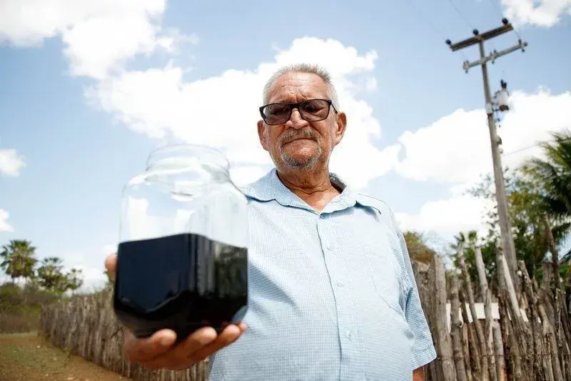 Agricultor descobre material semelhante a petróleo ao buscar água no Ceará