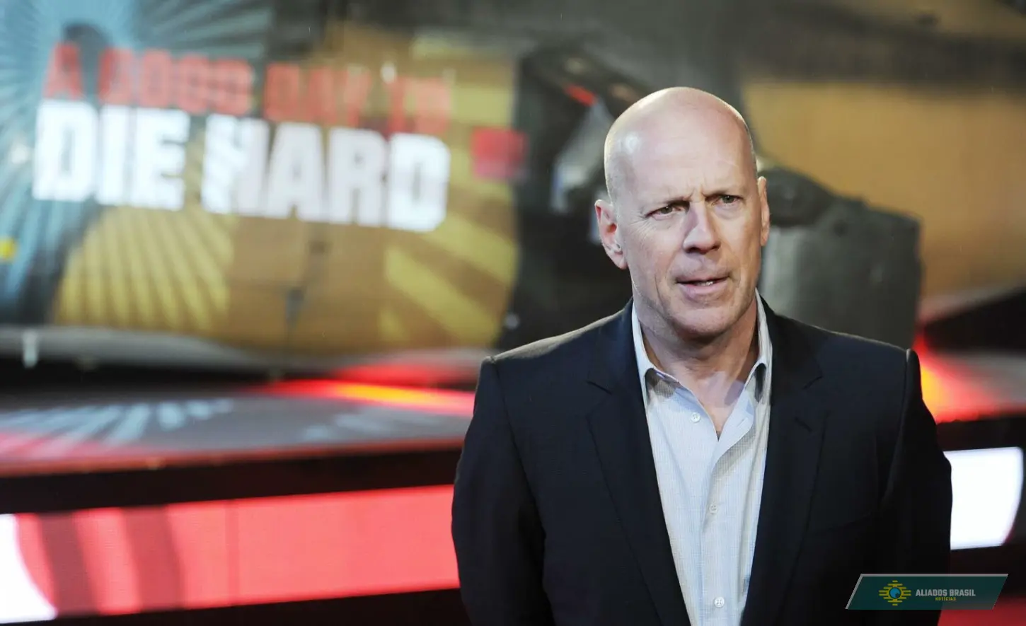 Amigo revela que Bruce Willis só sorri com visita das filhas