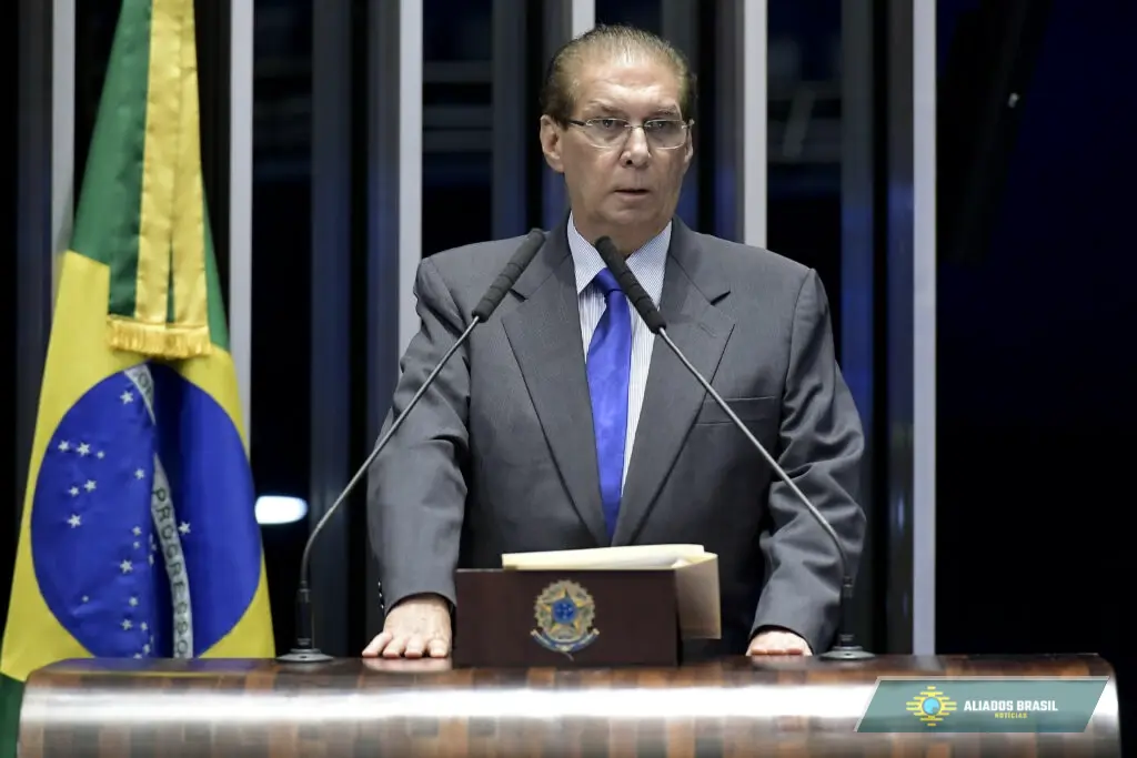 Após se sentir mal, senador Jader Barbalho é internado em Belém