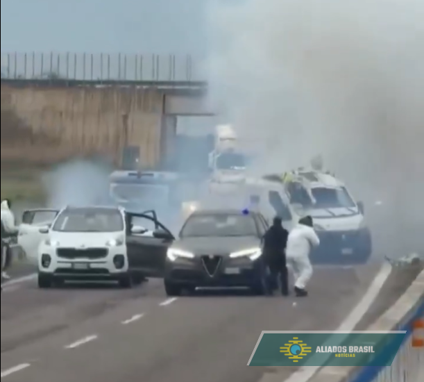 Assalto cinematográfico: grupo com fuzis Kalashnikov ataca carros-forte na Itália. VÍDEO