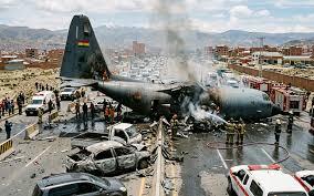 Avião da Força Aérea da Bolívia com carga de dinheiro cai perto de La Paz e deixa 15 mortos