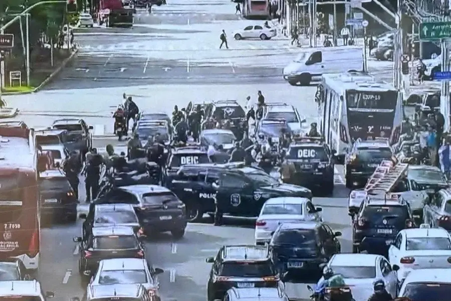 Tiroteio na Faria Lima termina com 1 morto e mais 4 baleados. Vídeo