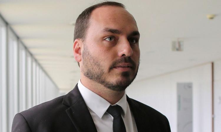 Carlos Bolsonaro alerta para “elevado risco de morte” de Bolsonaro na prisão