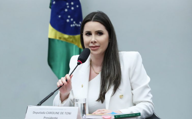 Caroline de Toni decide deixar o PL