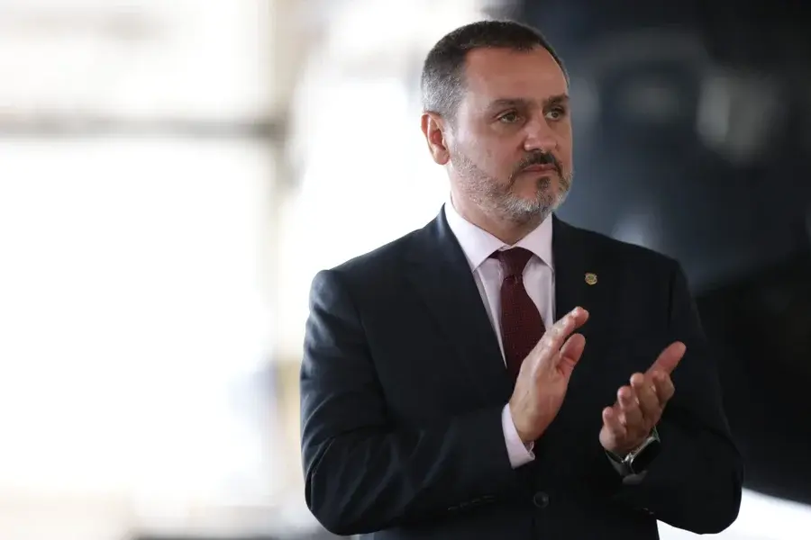 Chefe da PF quer reunião com Mendonça após voltar da viagem com Lula