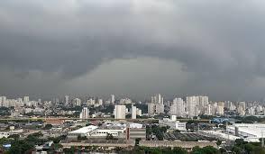 Chuva deixa capital em estado de atenção para alagamentos; 39 mil imóveis ficam sem luz na Grande SP