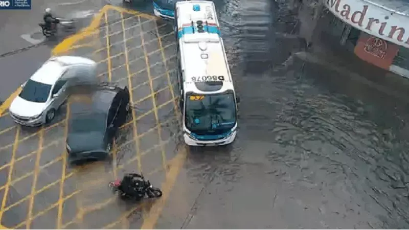 Chuva forte atinge Região Metropolitana; Rio entra em estágio de atenção e São Gonçalo tem inundações