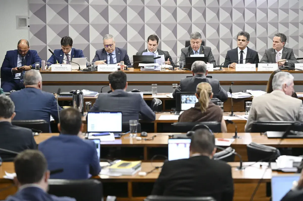 CPMI do INSS aprova quebra de sigilo bancário de filho de Lula