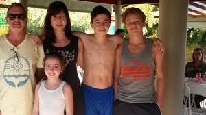 Da bola ao ouro no esqui: família de Lucas Pinheiro revive infância do atleta no Brasil