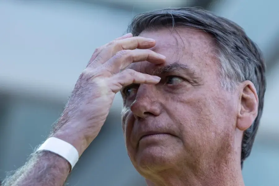 Defesa alega que Bolsonaro piorou na prisão e pede domiciliar ao STF