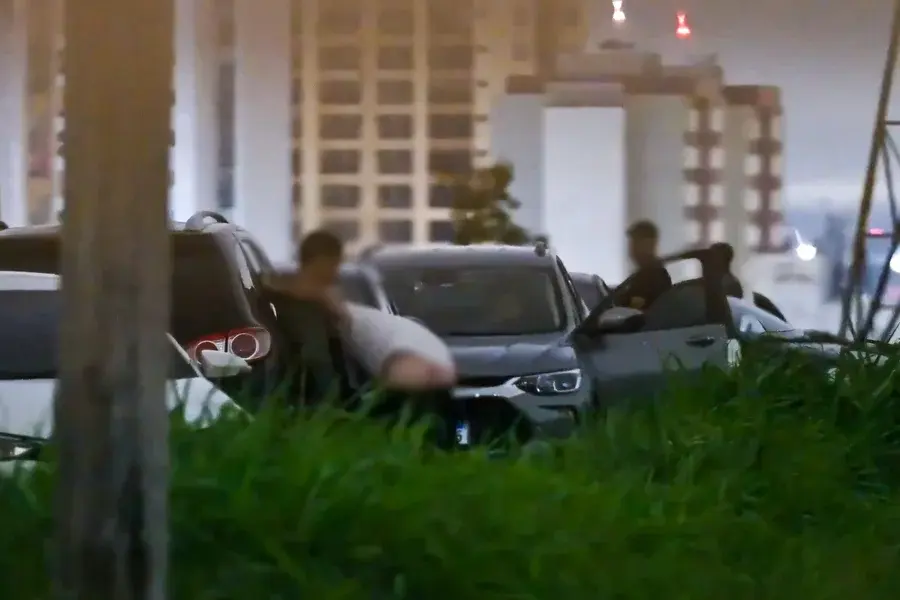 Cena chocante no DF: sexo coletivo em área pública pode dar prisão. Veja vídeo