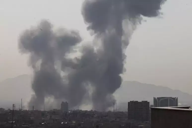 EUA e Israel realizam ataque coordenado contra o Irã, que dispara mísseis em resposta